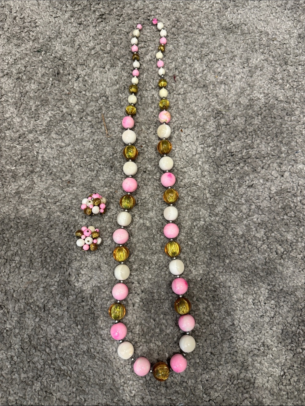 Vintage Pink, White & Gold Bubblegum Graduated Bead Necklace & Clip-On Earrings